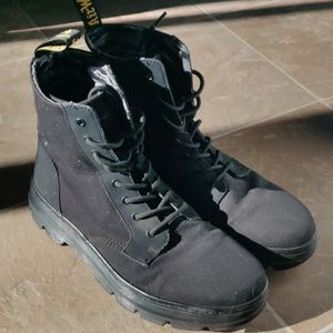 Dr. Martens combs II Black on Black boots